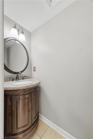 304 Susan Newton LN, Yorktown, VA 23693