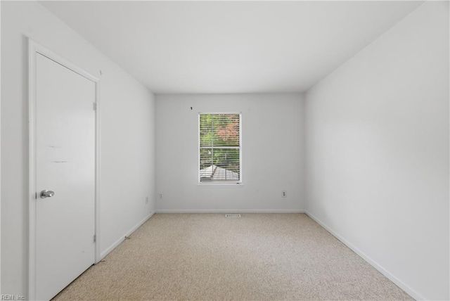 304 Susan Newton LN, Yorktown, VA 23693