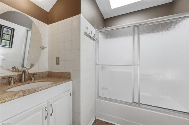 304 Susan Newton LN, Yorktown, VA 23693