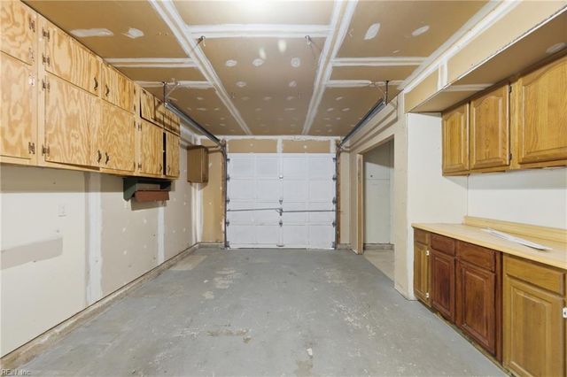 304 Susan Newton LN, Yorktown, VA 23693