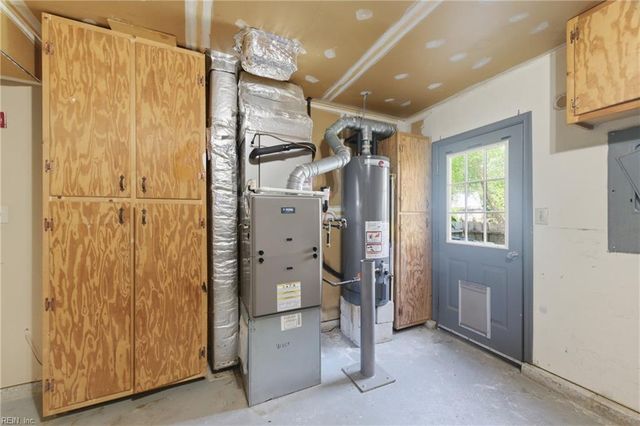 304 Susan Newton LN, Yorktown, VA 23693