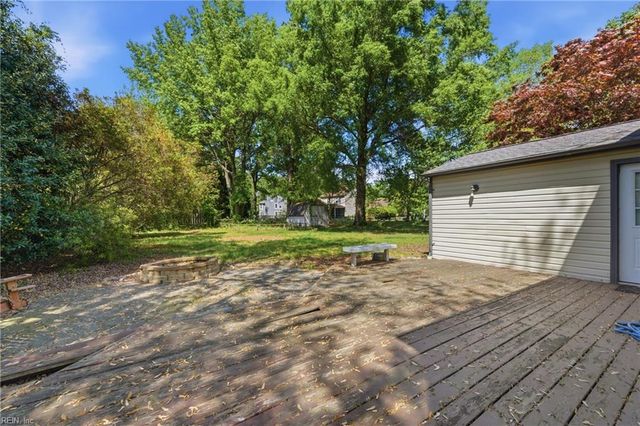 304 Susan Newton LN, Yorktown, VA 23693