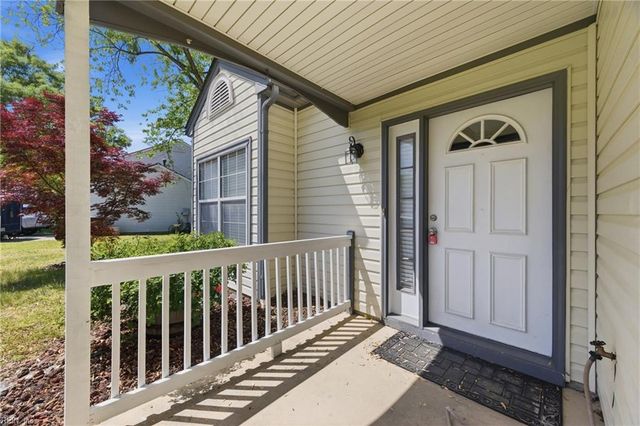 304 Susan Newton LN, Yorktown, VA 23693