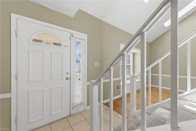 304 Susan Newton LN, Yorktown, VA 23693