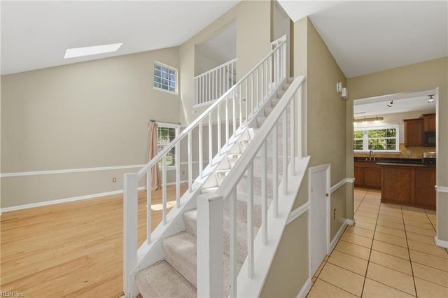 304 Susan Newton LN, Yorktown, VA 23693