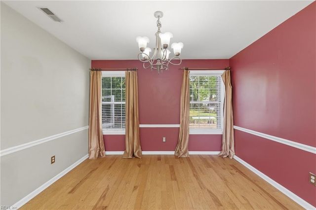 304 Susan Newton LN, Yorktown, VA 23693