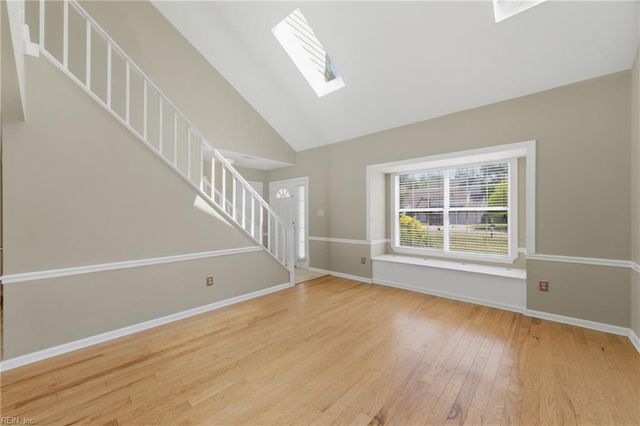 304 Susan Newton LN, Yorktown, VA 23693