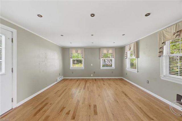 304 Susan Newton LN, Yorktown, VA 23693