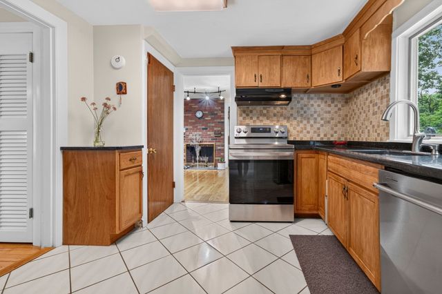 23 Fisher Terrace, Woburn, MA 01801