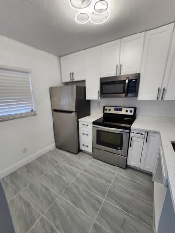 1156 NW 106th Terrace 204, Hollywood, FL 33026