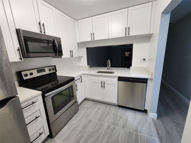 1156 NW 106th Terrace 204, Hollywood, FL 33026