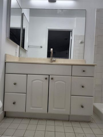 1156 NW 106th Terrace 204, Hollywood, FL 33026