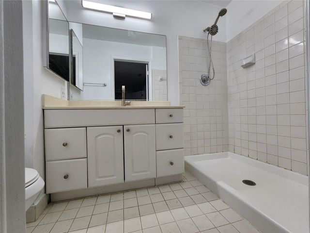 1156 NW 106th Terrace 204, Hollywood, FL 33026