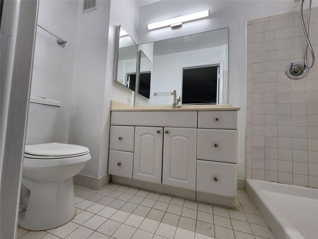 1156 NW 106th Terrace 204, Hollywood, FL 33026