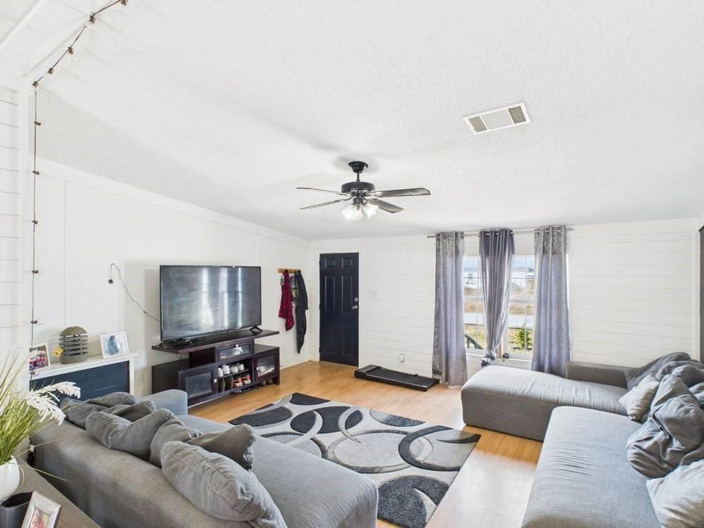 986 Road 5806, Cleveland, TX 77327