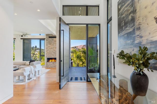 3 Trestle Glen Cir, Tiburon, CA 94920