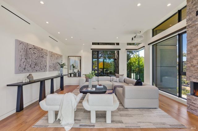 3 Trestle Glen Cir, Tiburon, CA 94920