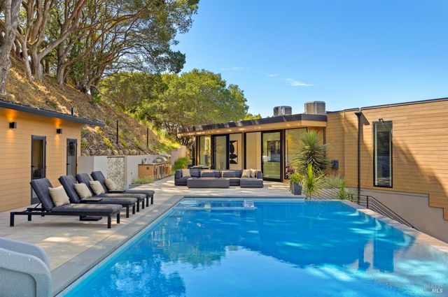 3 Trestle Glen Cir, Tiburon, CA 94920