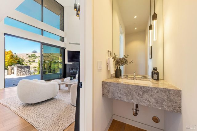 3 Trestle Glen Cir, Tiburon, CA 94920