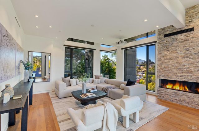 3 Trestle Glen Cir, Tiburon, CA 94920