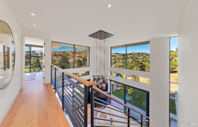 3 Trestle Glen Cir, Tiburon, CA 94920