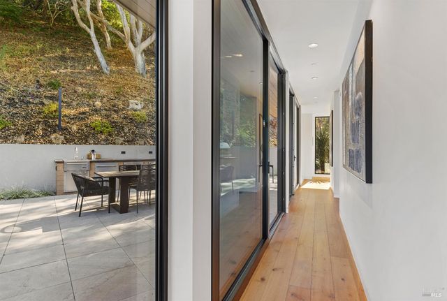 3 Trestle Glen Cir, Tiburon, CA 94920