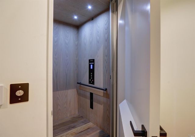 3 Trestle Glen Cir, Tiburon, CA 94920