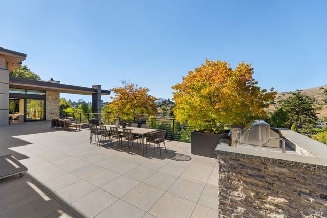 3 Trestle Glen Cir, Tiburon, CA 94920