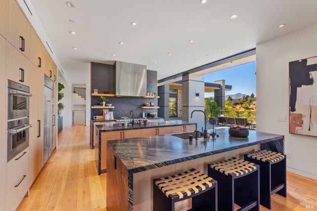 3 Trestle Glen Cir, Tiburon, CA 94920