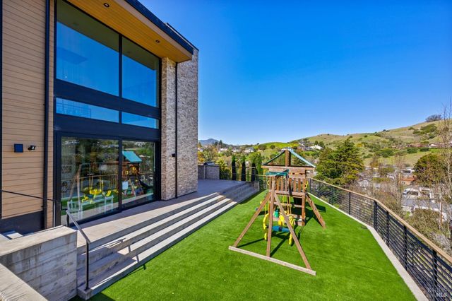 3 Trestle Glen Cir, Tiburon, CA 94920