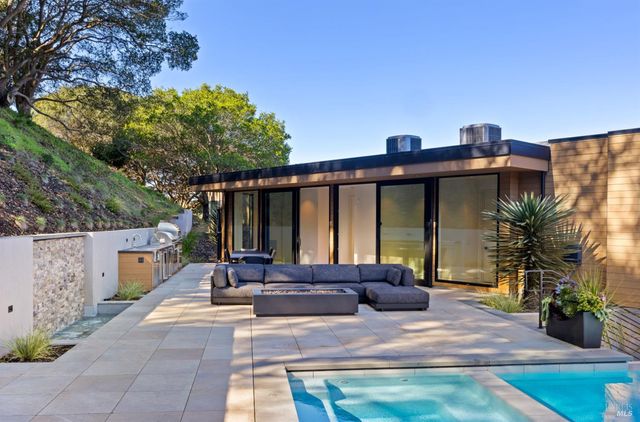 3 Trestle Glen Cir, Tiburon, CA 94920