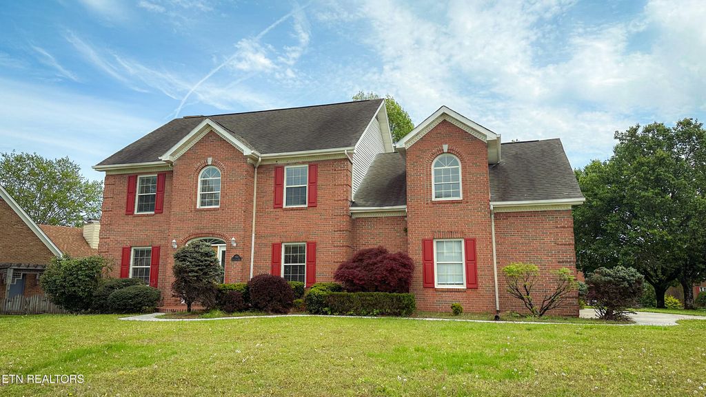 3901 S Lake Blvd, Knoxville, TN 37920