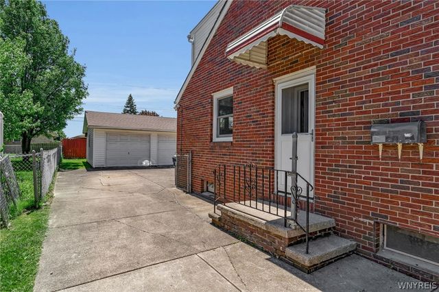 31 Goodrich Road, Lackawanna, NY 14218