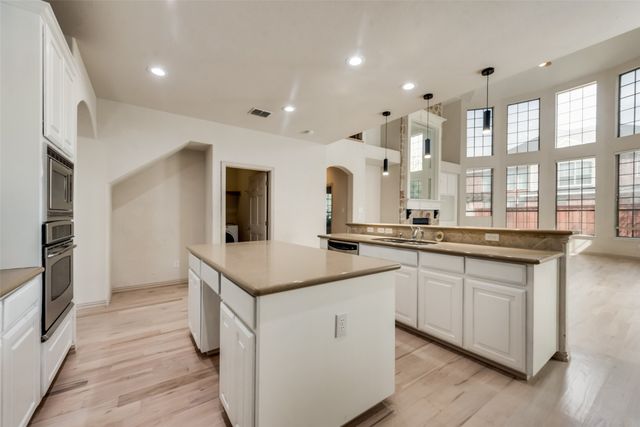 701 Player Avenue, Mansfield, TX 76063