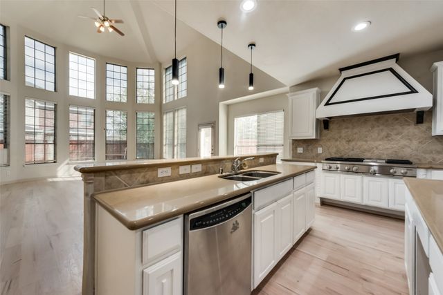 701 Player Avenue, Mansfield, TX 76063