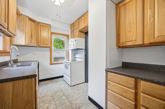 1124 University Drive S, Fargo, ND 58103
