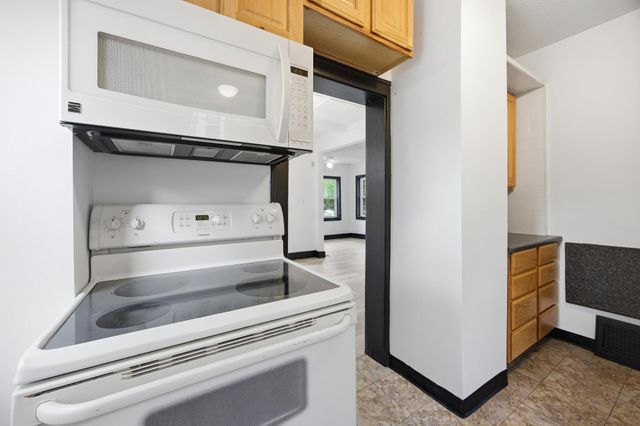 1124 University Drive S, Fargo, ND 58103