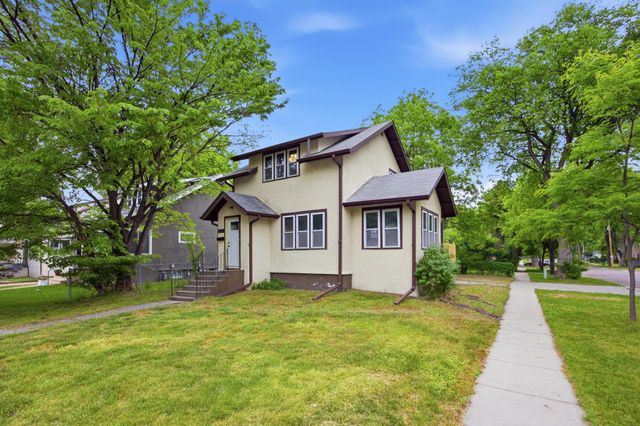 1124 University Drive S, Fargo, ND 58103