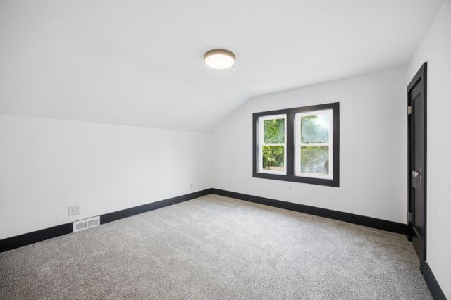 1124 University Drive S, Fargo, ND 58103