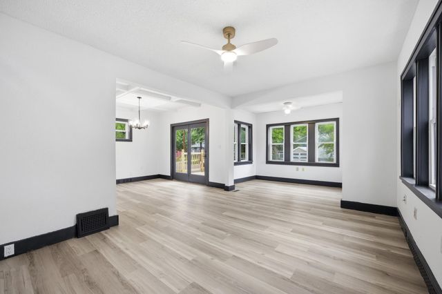 1124 University Drive S, Fargo, ND 58103