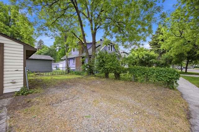 1124 University Drive S, Fargo, ND 58103