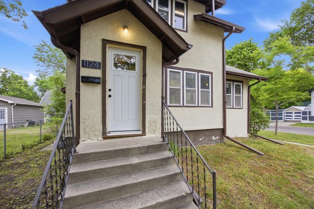 1124 University Drive S, Fargo, ND 58103