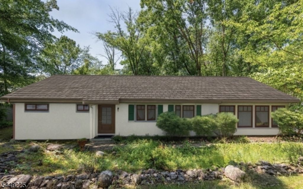 53 Old Wood Rd, Morris Plains Boro, NJ 07950 — exterior