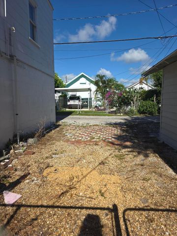 329 S M Street, Lake Worth Beach, FL 33460