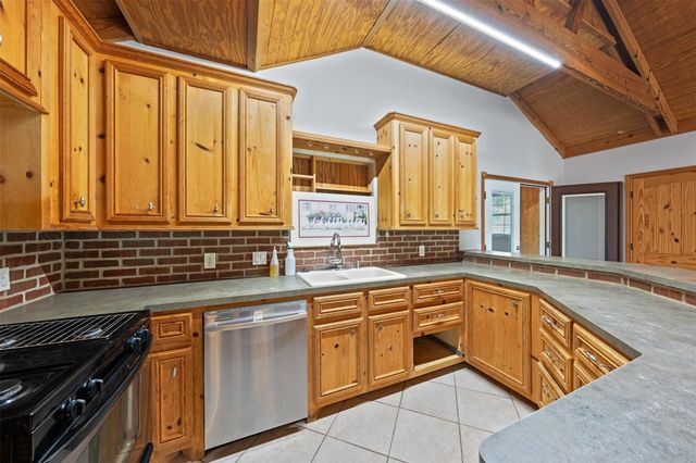 714 Shawnee, Conroe, TX 77316