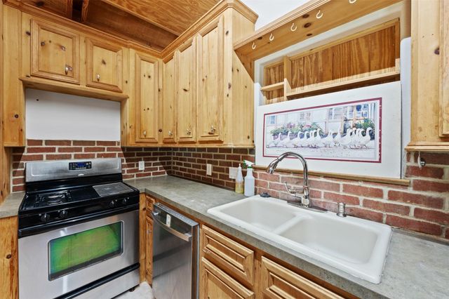 714 Shawnee, Conroe, TX 77316