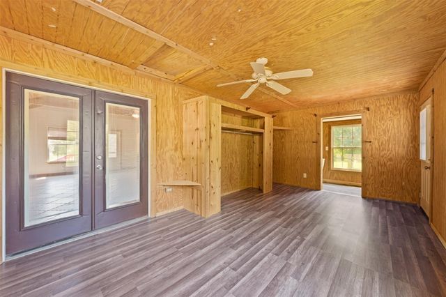 714 Shawnee, Conroe, TX 77316