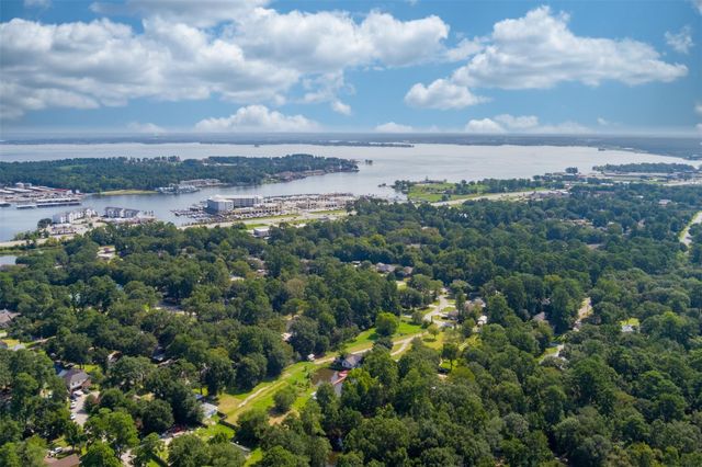 714 Shawnee, Conroe, TX 77316