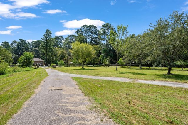 714 Shawnee, Conroe, TX 77316