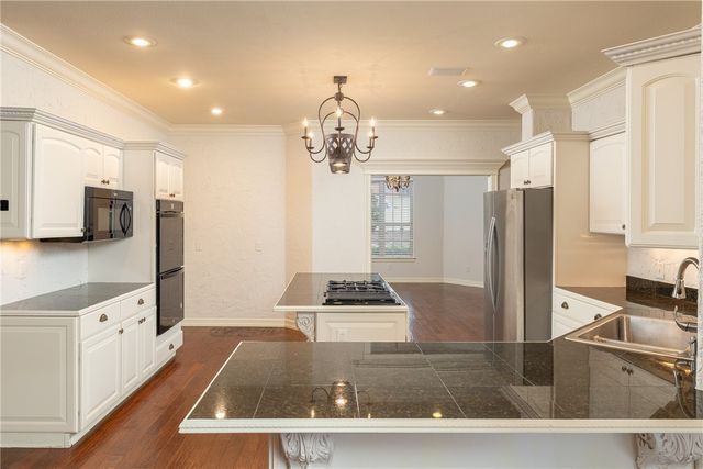 2865 N Dorchester Drive, Fayetteville, AR 72703